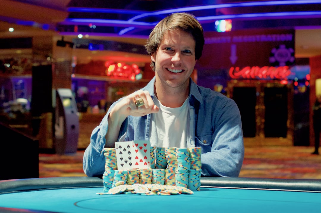 Les joueurs de cartes en mouvement : Le surfeur Les joueurs de cartes en mouvement : Le surfeur